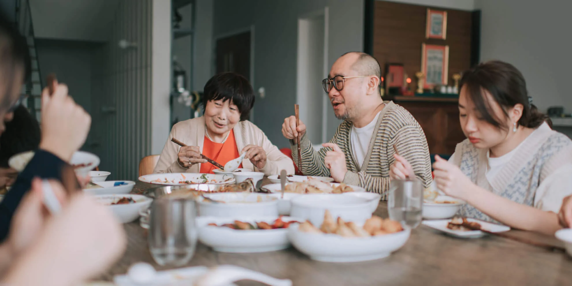 The Effects of Eating Together on Family Relationships and Communication